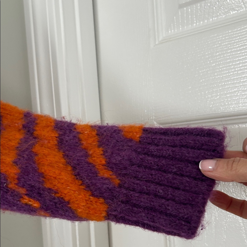 Zara Purple and Orange Sweater size Medium - Picture 5 of 5